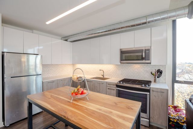 1714 W Roscoe Street 409, Chicago, IL 60657