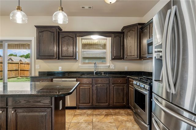 952 Stone Street, Cave Springs, AR 72718