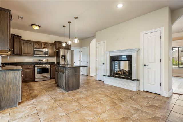 952 Stone Street, Cave Springs, AR 72718