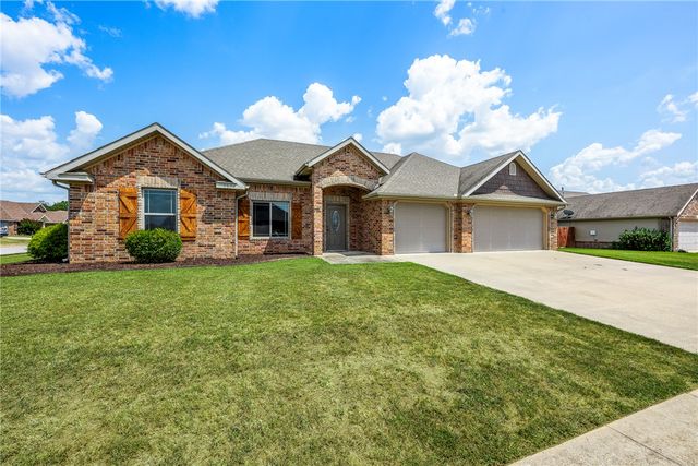 952 Stone Street, Cave Springs, AR 72718
