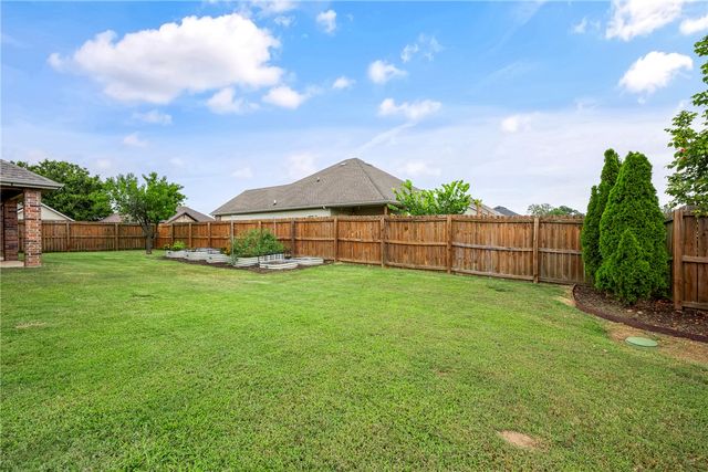 952 Stone Street, Cave Springs, AR 72718