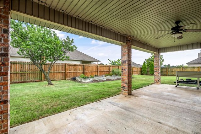 952 Stone Street, Cave Springs, AR 72718