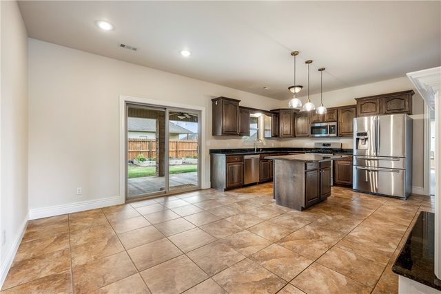 952 Stone Street, Cave Springs, AR 72718