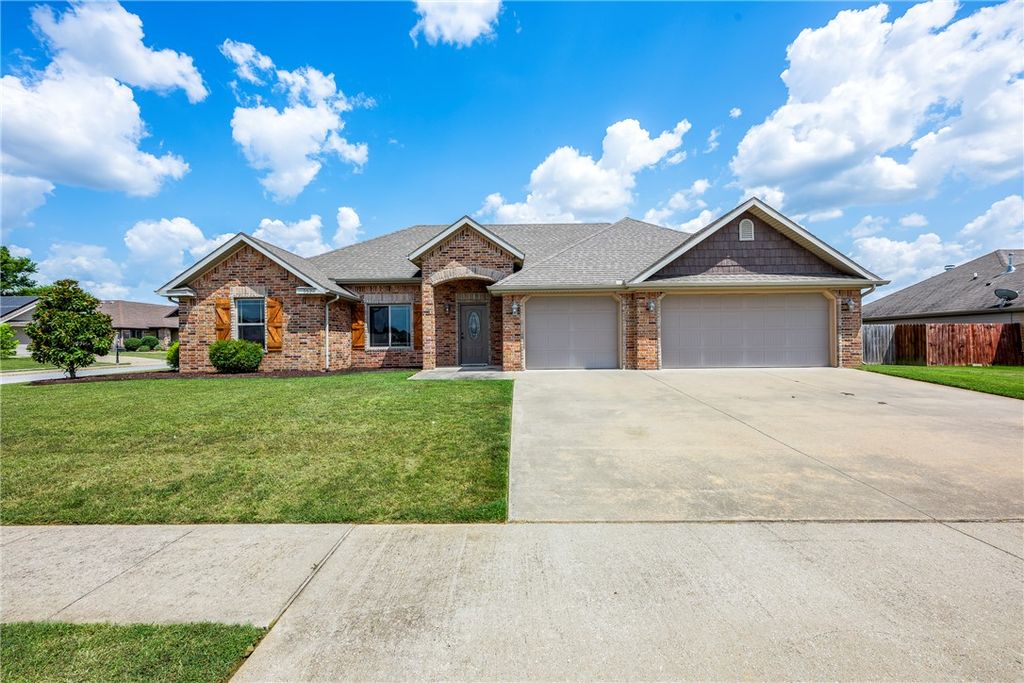 952 Stone Street, Cave Springs, AR 72718