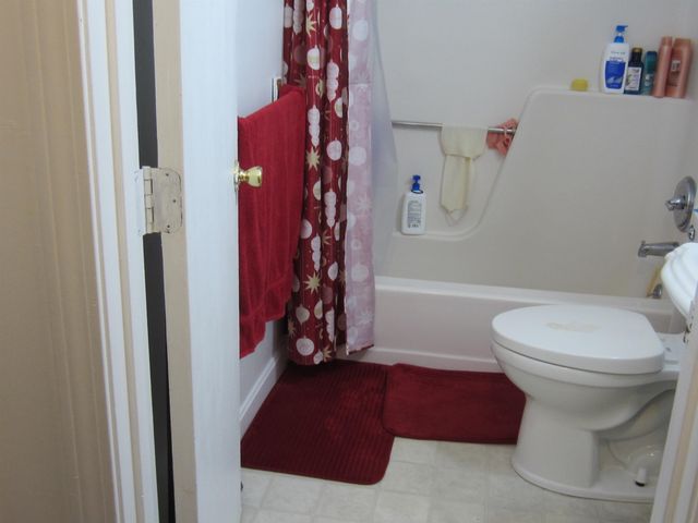 45 Log St Apt 2D, Manchester, NH 03102