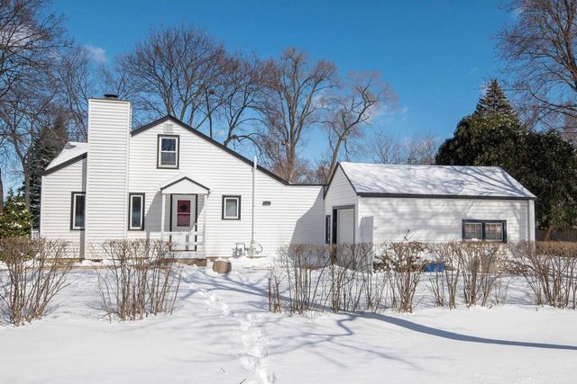 2604 N 112th Street, Wauwatosa, WI 53226