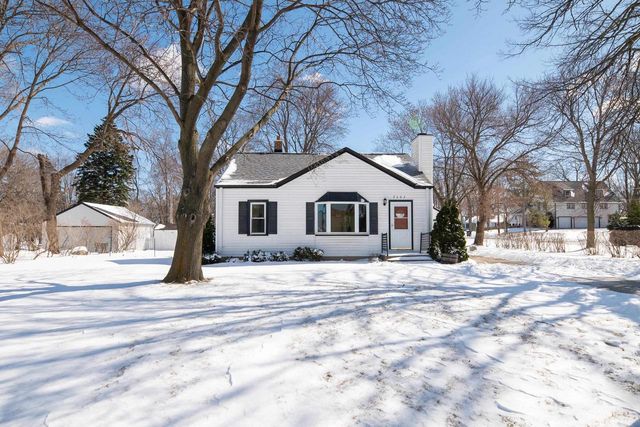 2604 N 112th Street, Wauwatosa, WI 53226