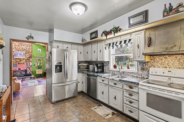 108 Scheurmann Street, Essexville, MI 48732