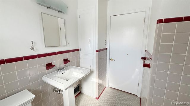 16255 Amherst Avenue, Beverly Hills, MI 48025