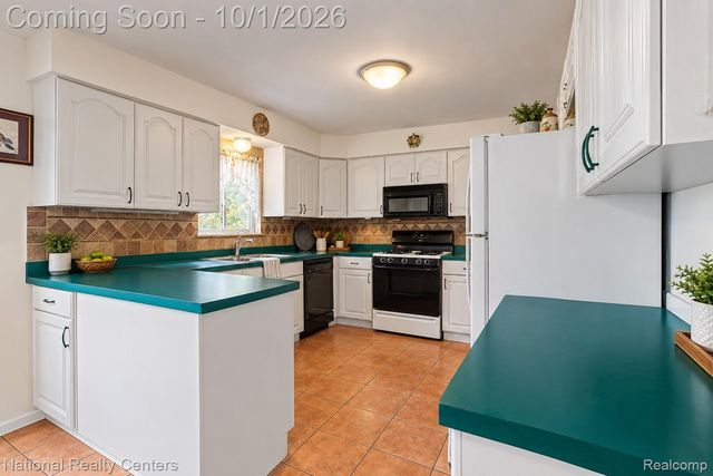 2700 W Walton Boulevard, Waterford Charter Township, MI 48329