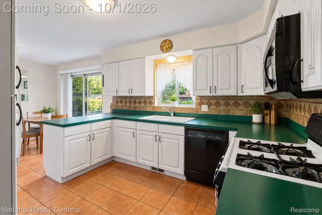 2700 W Walton Boulevard, Waterford Charter Township, MI 48329