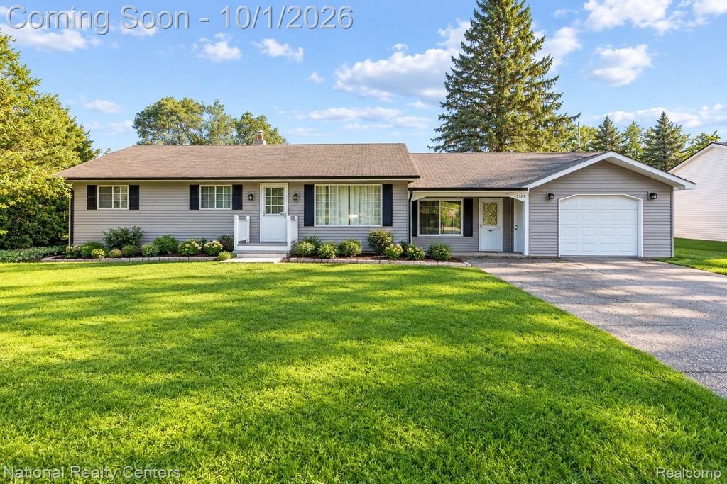 2700 W Walton Boulevard, Waterford Charter Township, MI 48329