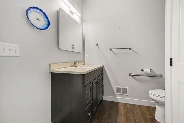 565 Grove Avenue, Holland, MI 49423