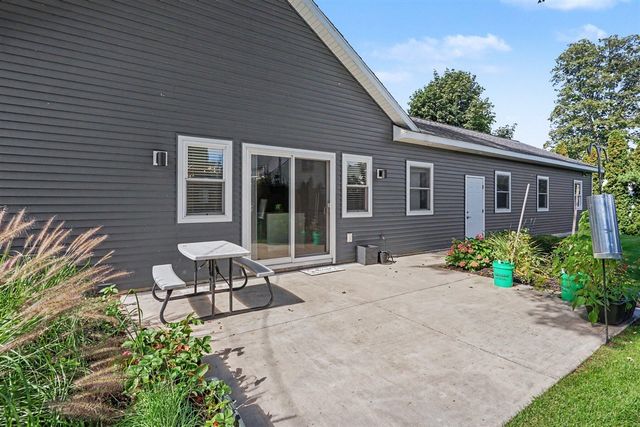 565 Grove Avenue, Holland, MI 49423