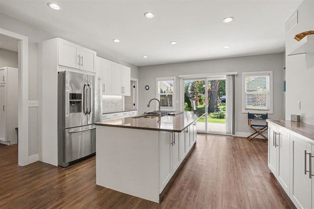 565 Grove Avenue, Holland, MI 49423