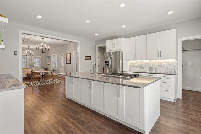 565 Grove Avenue, Holland, MI 49423
