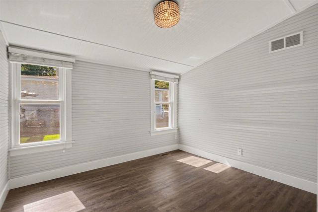 565 Grove Avenue, Holland, MI 49423