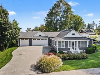 565 Grove Avenue, Holland, MI 49423