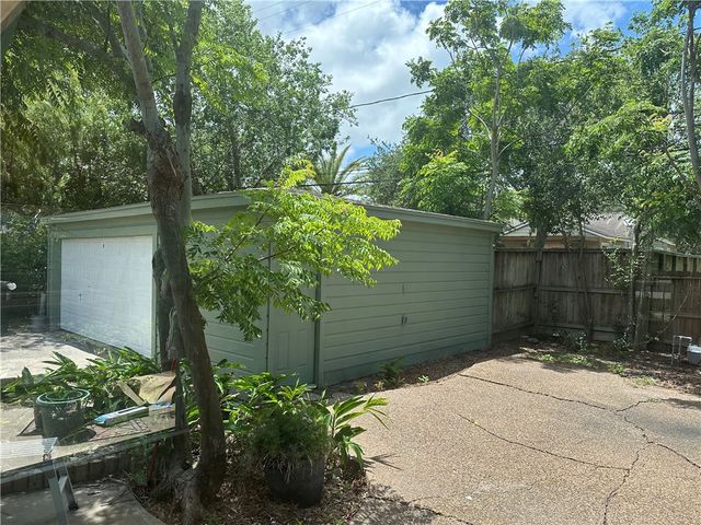 426 Pasadena Pl, Corpus Christi, TX 78411