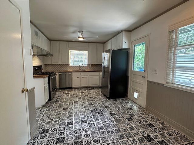 426 Pasadena Pl, Corpus Christi, TX 78411