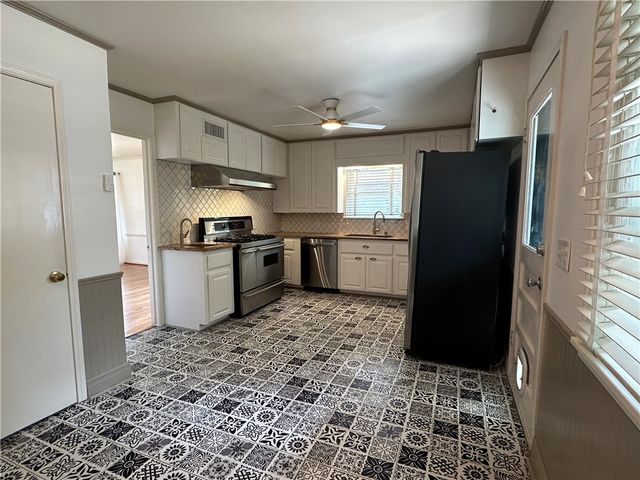 426 Pasadena Pl, Corpus Christi, TX 78411