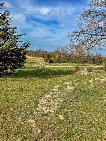1072 County Road 2395, Alvord, TX 76225
