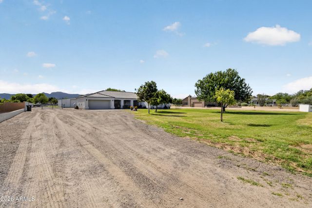 6832 N CITRUS Road, Waddell, AZ 85355