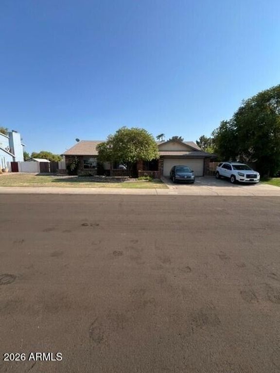 6427 W SHAW BUTTE Drive, Glendale, AZ 85304 — photo 2