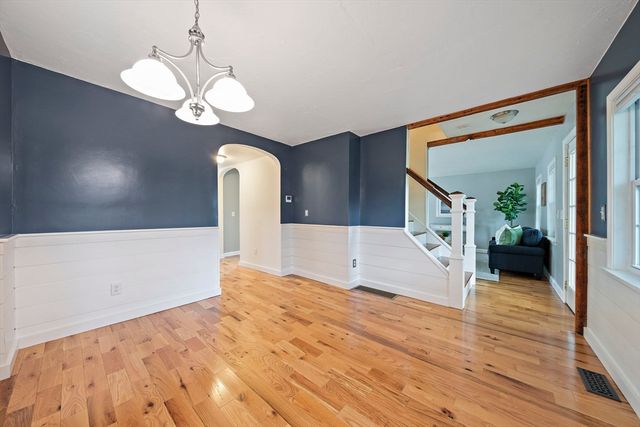 9 Crescent St, Kingston, MA 02364