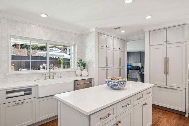 10250 Timber Trail Drive, Dallas, TX 75229