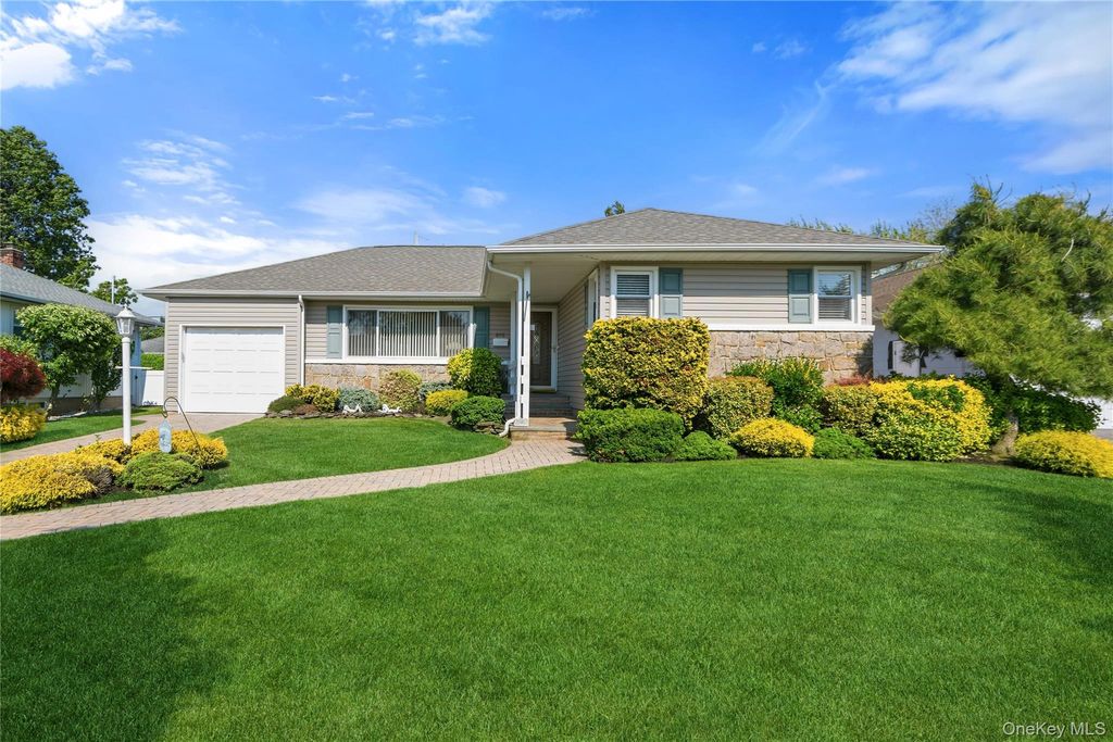895 Iris Drive, Bellmore, NY 11710