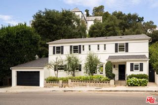 2845 N Beachwood Drive, Los Angeles, CA 90068