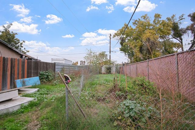 1225 Eugene Ave, Modesto, CA 95351