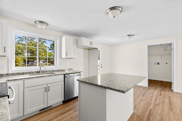 28 Bumblebee Dr., Plymouth, MA 02360