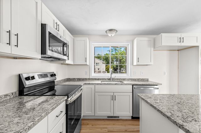 28 Bumblebee Dr., Plymouth, MA 02360