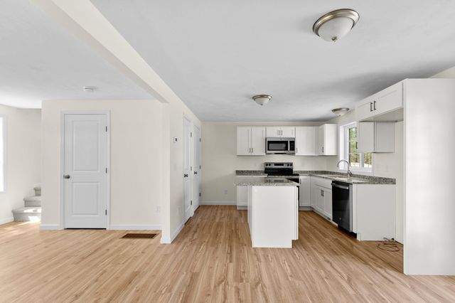 28 Bumblebee Dr., Plymouth, MA 02360