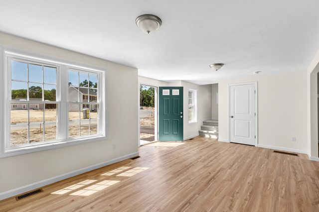 28 Bumblebee Dr., Plymouth, MA 02360