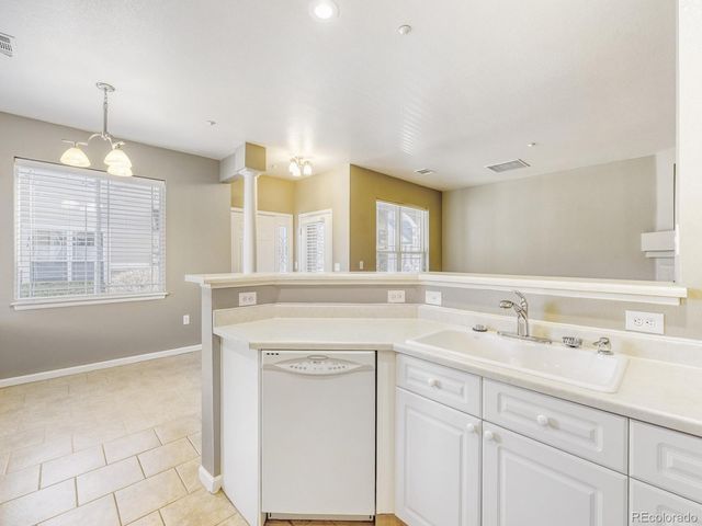 8369 S Independence Circle 101, Littleton, CO 80128