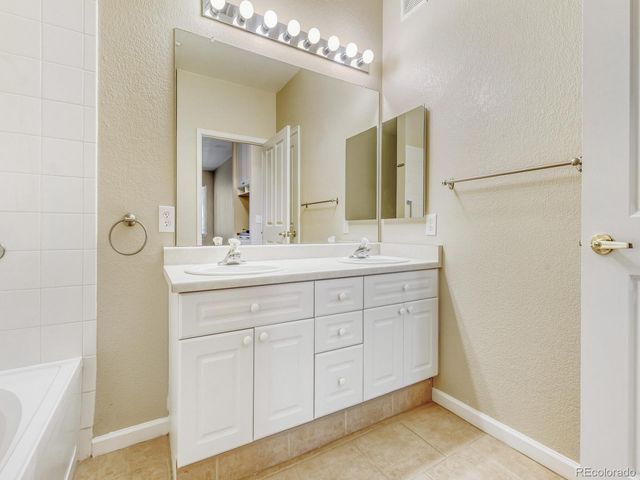 8369 S Independence Circle 101, Littleton, CO 80128