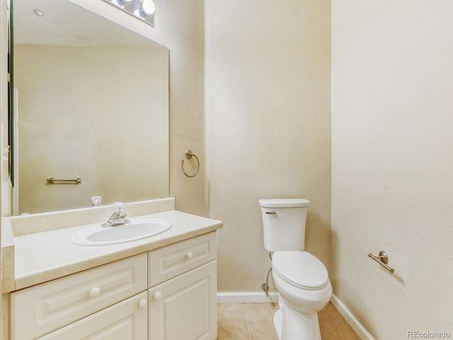 8369 S Independence Circle 101, Littleton, CO 80128