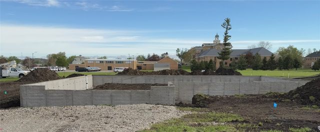 909 W 13th Street, Vinton, IA 52349