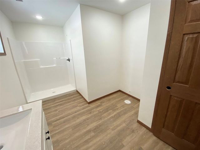 909 W 13th Street, Vinton, IA 52349