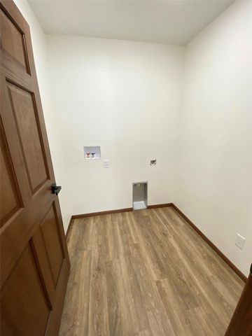 909 W 13th Street, Vinton, IA 52349