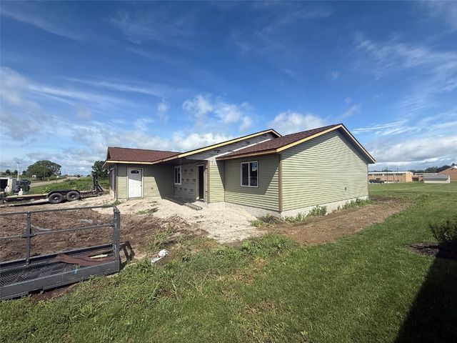 909 W 13th Street, Vinton, IA 52349