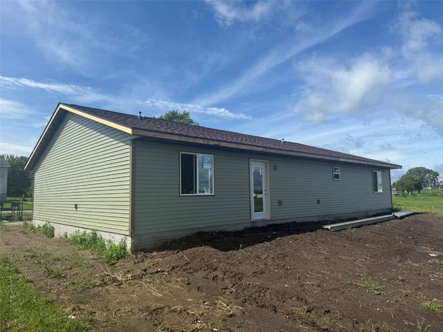 909 W 13th Street, Vinton, IA 52349