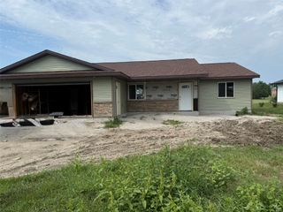 909 W 13th Street, Vinton, IA 52349