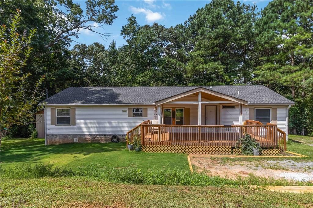 5105 Waterfront SE Drive, Acworth, GA 30102