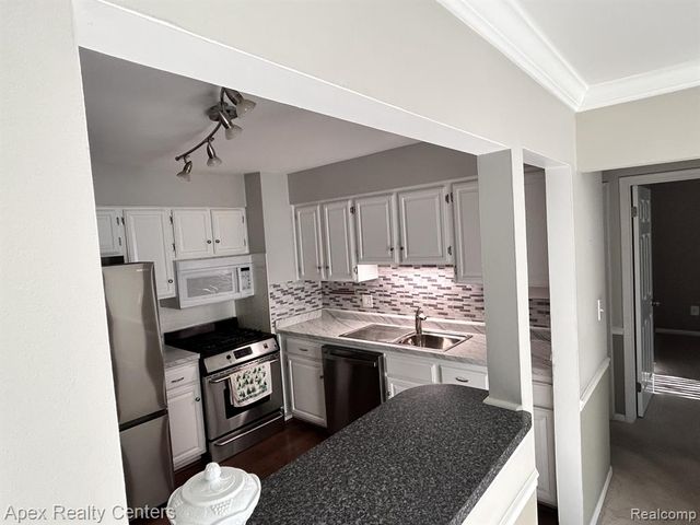 41682 Bedford Drive, Canton, MI 48187