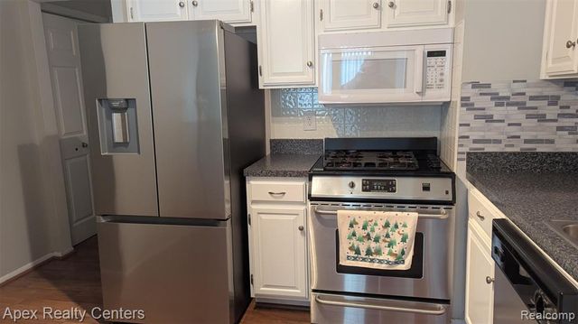 41682 Bedford Drive, Canton, MI 48187