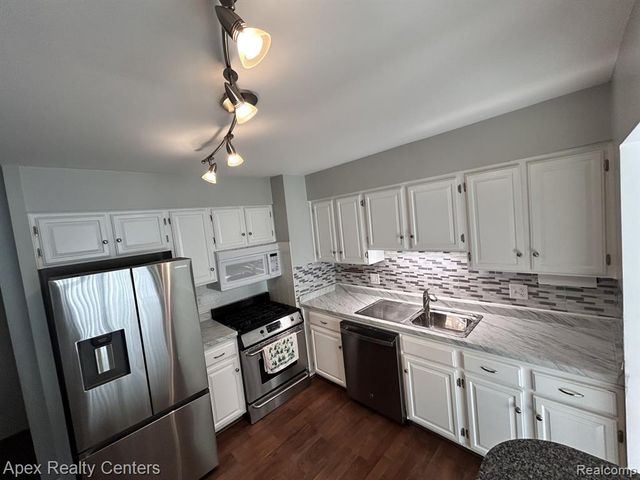 41682 Bedford Drive, Canton, MI 48187